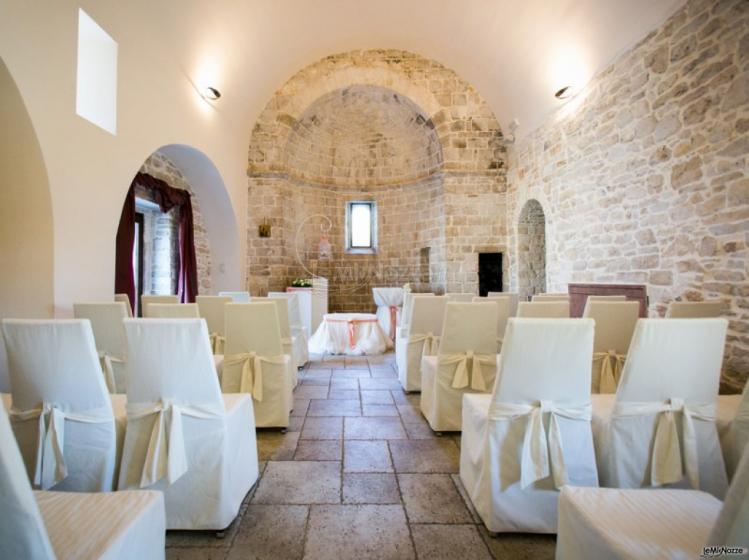 Casale San Nicola - Allestimento della cerimonia civile nella chiesetta