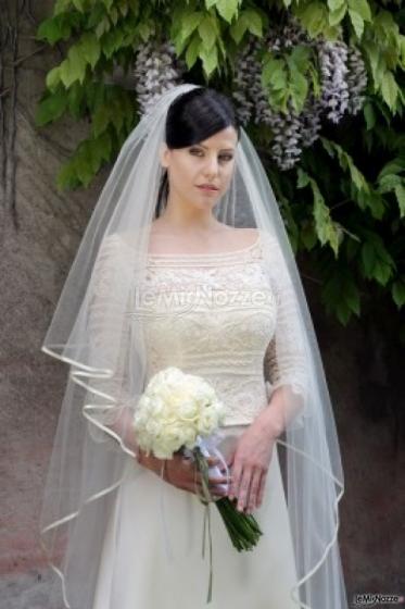 Abito da sposa con velo