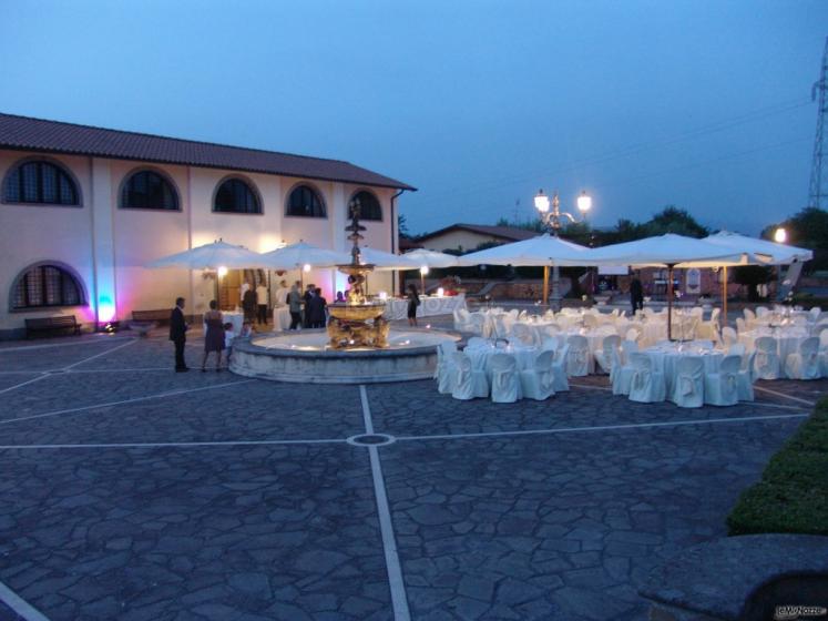 Ricevimento di matrimonio nella piazzetta con la fontana