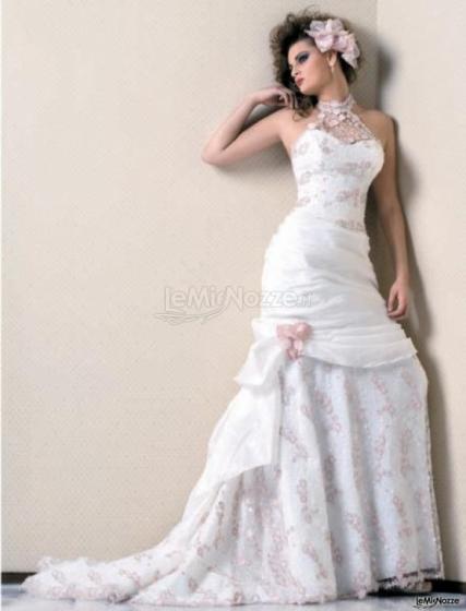 Abito da sposa taglio retrò con inserti rosa confetto