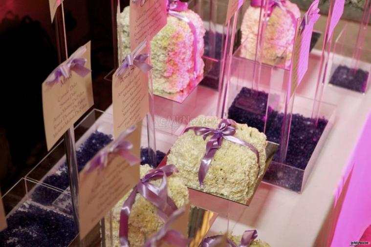 Decorazioni floreali per il tableau di matrimonio