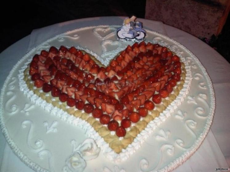 Torta nuziale con fragoline