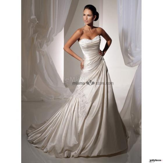 uno dei nostri meravigliosi abiti da sposa disponibili online