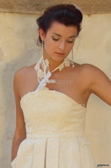 Abiti da sposa color crema ricamato