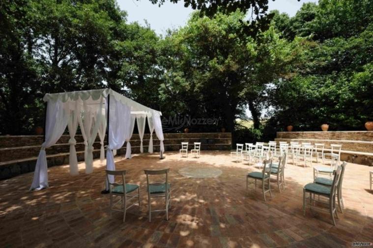 Allestimento della cerimonia all'aperto