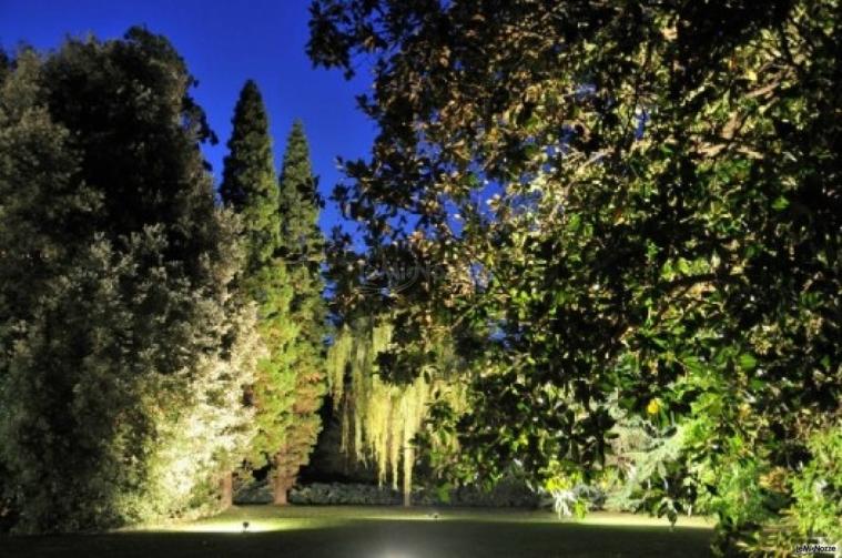 Parco della location di nozze illuminato