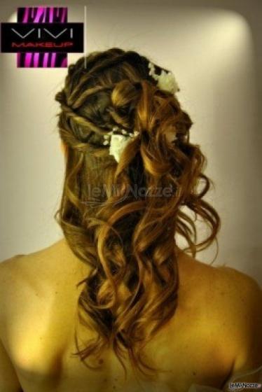 Acconciatura con fiore per il matrimonio