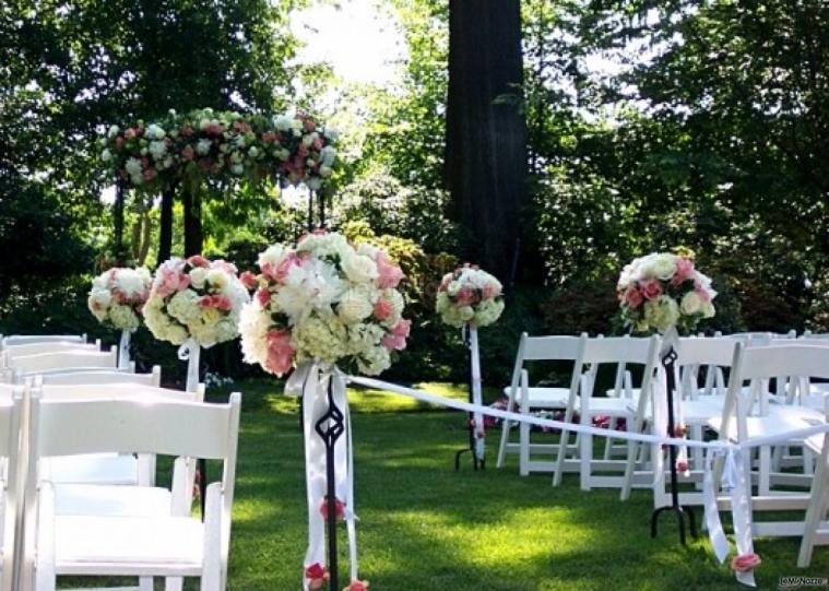 Allestimento per celebrazione del rito in giardino