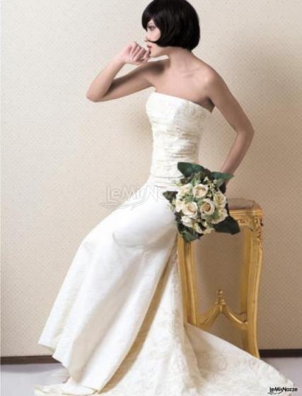 Abito da sposa avorio con inserti macramè in oro disponibile da Le Spose di Bea