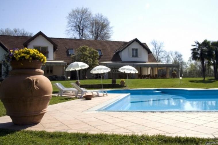 Matrimonio a bordo piscina
