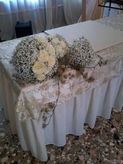 allestimento florealesul tavolo della celebrazione