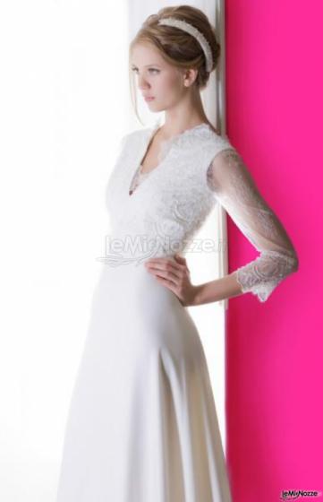 Abito da sposa con maniche lunghe ricamate