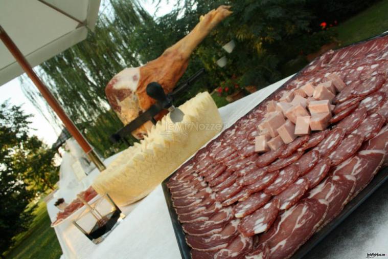 Antipasto di formaggi e salumi dell'Antico Casale di Cesenatico