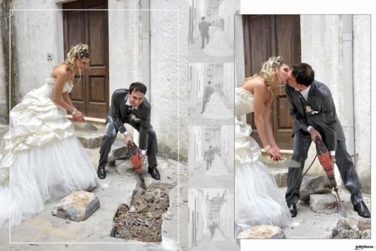 Foto divertente degli sposi