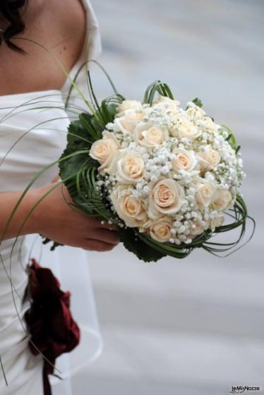 Bouquet da sposa con rose.
 - L'angolo Fiorito
