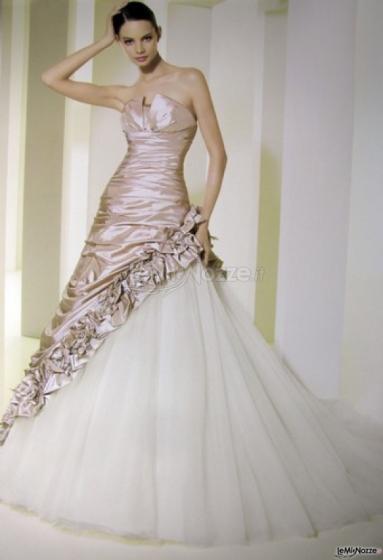 Moderno abito da sposa della Collezione Diagonal