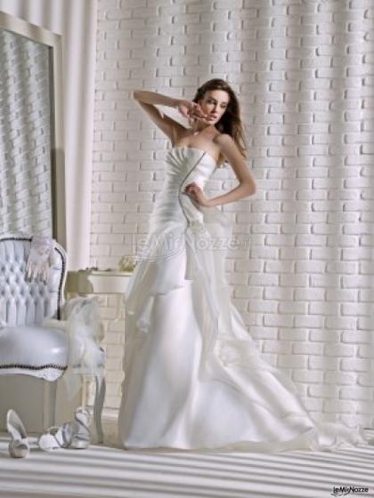 Abito da sposa dal taglio unico ed originale