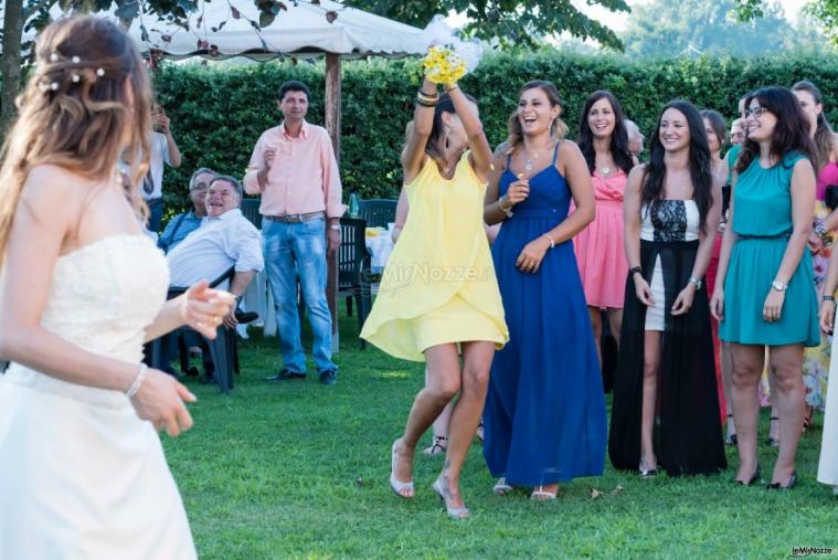 Simone Gavana Foto -  Il lancio del bouquet