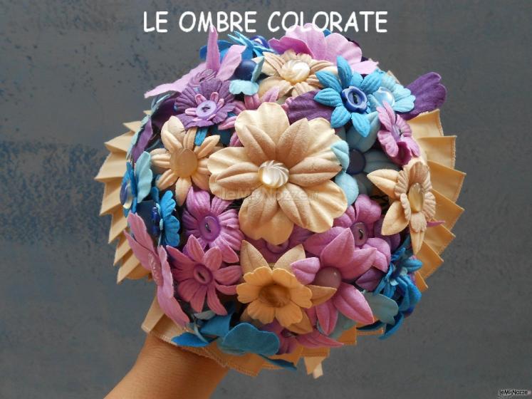 Bouquet di bottoni e fiori di carta - Le Ombre Colorate