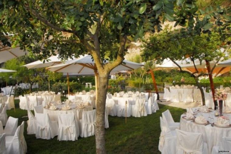 Ricevimento di matrimonio in giardino