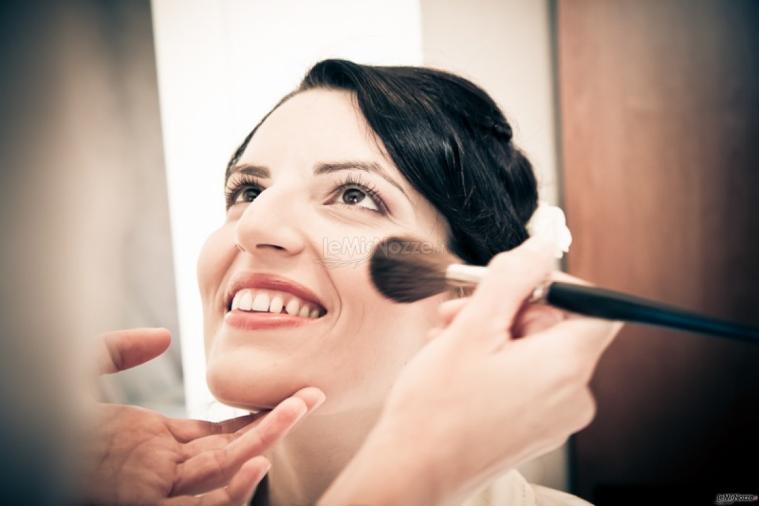 Foto della sposa durante i preparativi