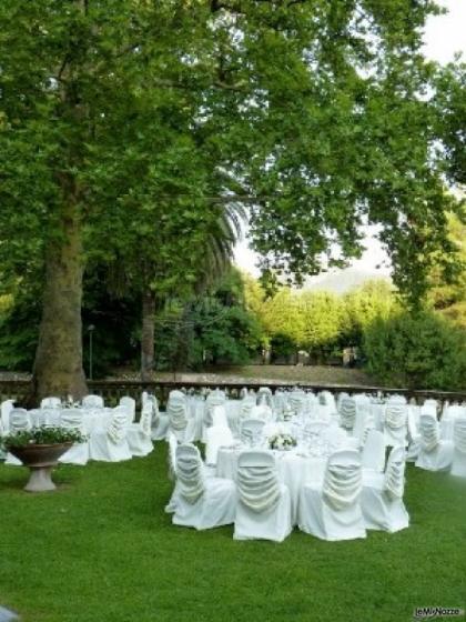 Ricevimento di nozze nel parco della villa