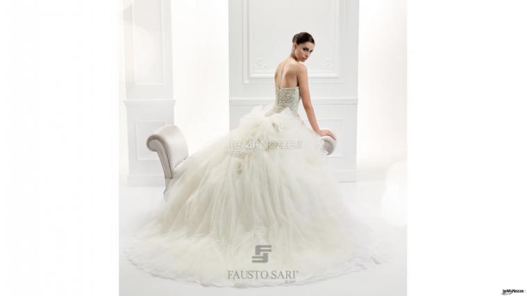 Abito da sposa con gonna ampia