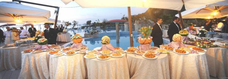 Buffet a bordo piscina - Sala ricevimenti I Giardini di Nausicaa