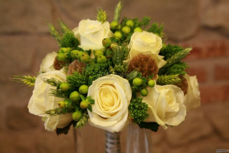 Bouquet di rose e bacche
