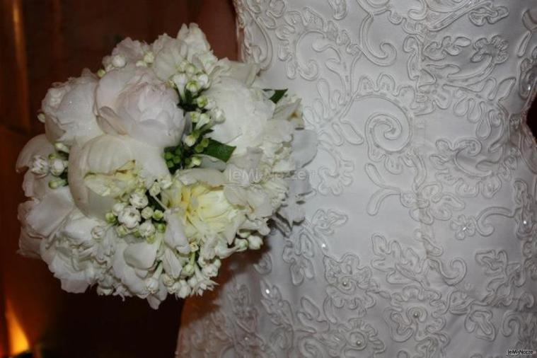 Bouquet della sposa con peonie bianche realizzato dal Girafiore