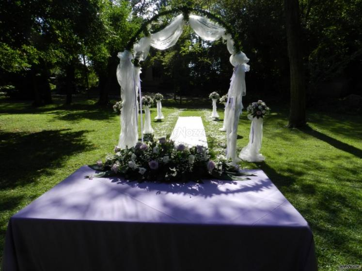 Cerimonia di matrimonio in giardino - Villa Marta Madama