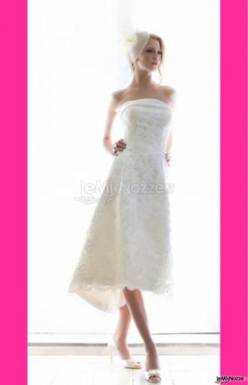 Abito da sposa sotto il ginocchio senza spalline
