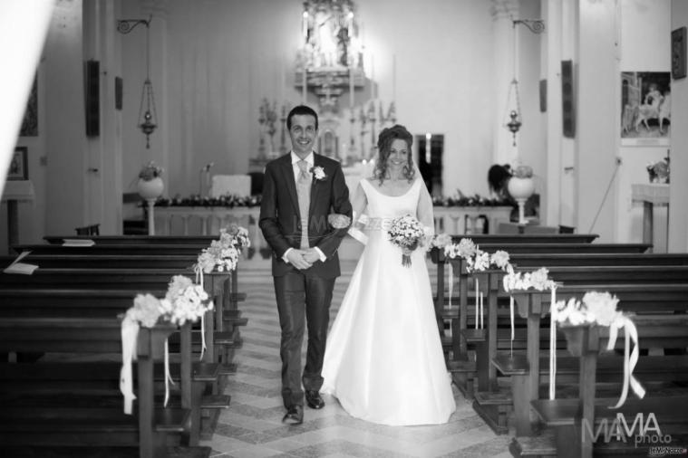 Gli sposi escono dalla chiesa