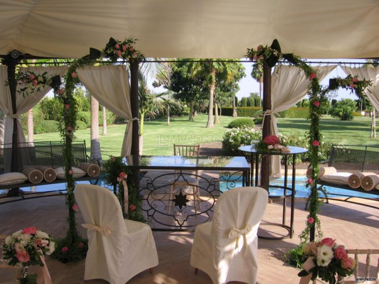 Patio e giardino del Giardino di Costanza Resort