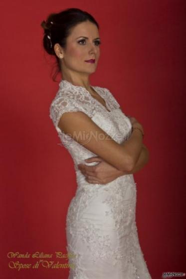 Vestito da sposa stretto a maniche corte