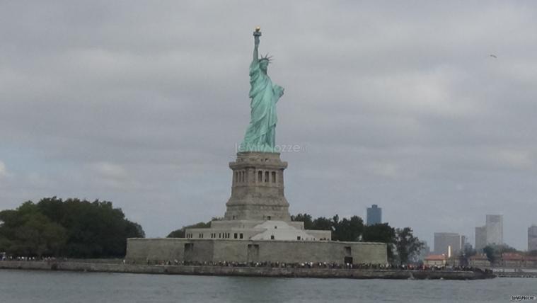 AP Travel - Tappa di nozze a New York