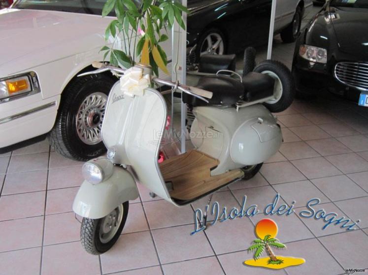 L'Isola dei Sogni - Vespa 125 per un matrimonio in stile vintage