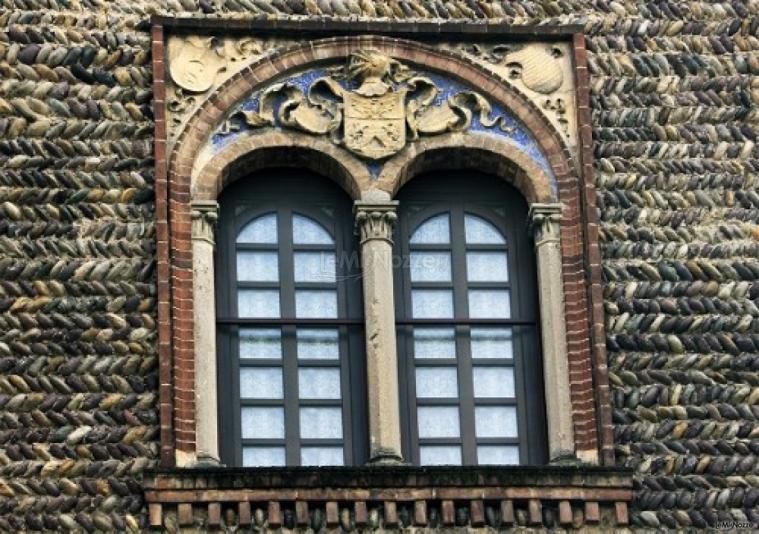 Facciata neogotica della villa