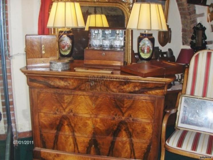 Cassettone cappuccino in noce e radica dei primi del 1800 piemontese