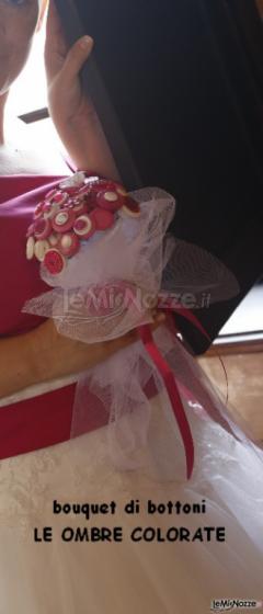 Bouquet di bottoni bianco e fucsia - Le Ombre Colorate