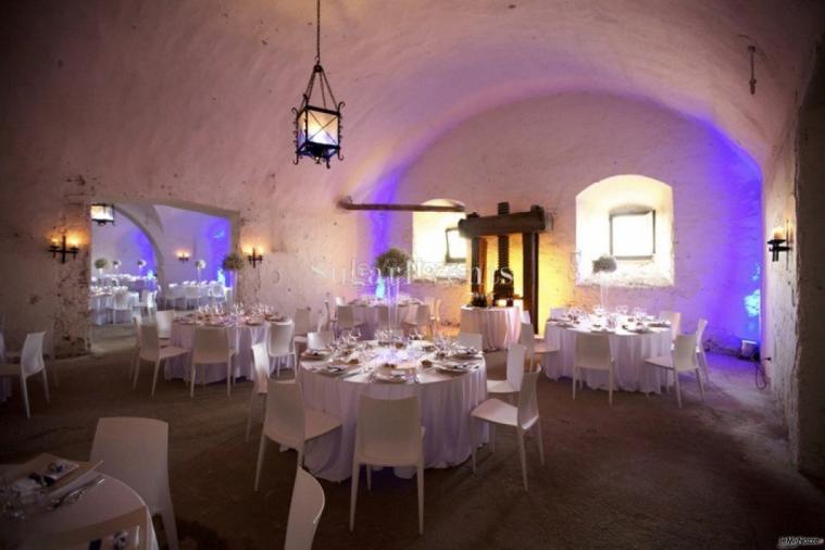 Ricevimento di matrimonio allestito con una luce soft