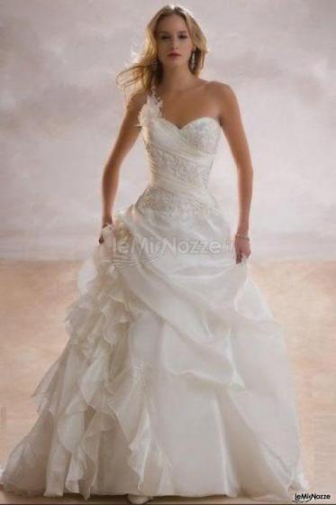Abito da sposa principesco dell'atelier Fantasy di Città di Castello
