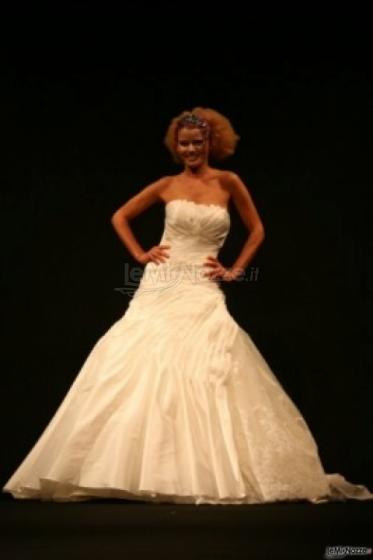 Trucco e acconciatura per la sfilata di abiti da sposa