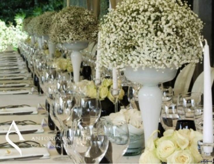 Alzate di fiori per il ricevimento nuziale