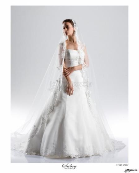 Abito con mantilla
