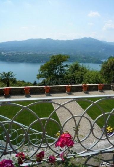 Ricevimento di matrimonio in giardino