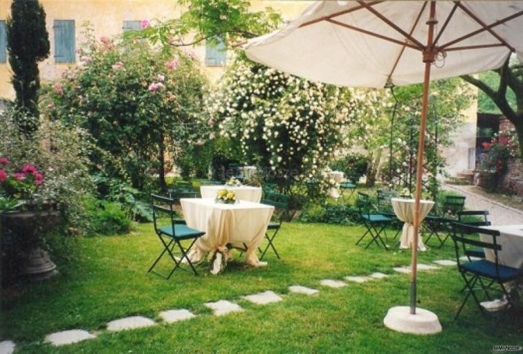 Ricevimento di matrimonio in giardino