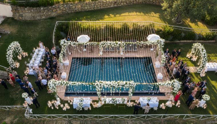 Pool decoration wedding at villa Ermelinda