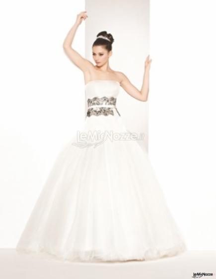 Abito da sposa con decorazione sul punto vita - Modello Iris