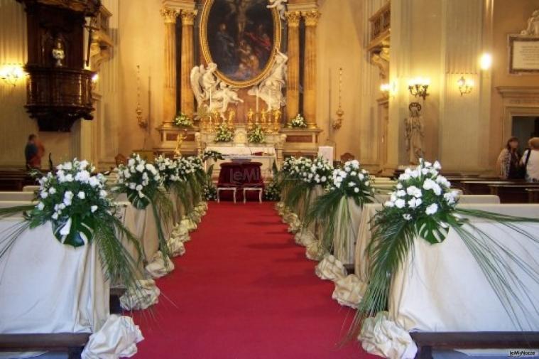 Allestimento floreale per la cerimonia di matrimonio